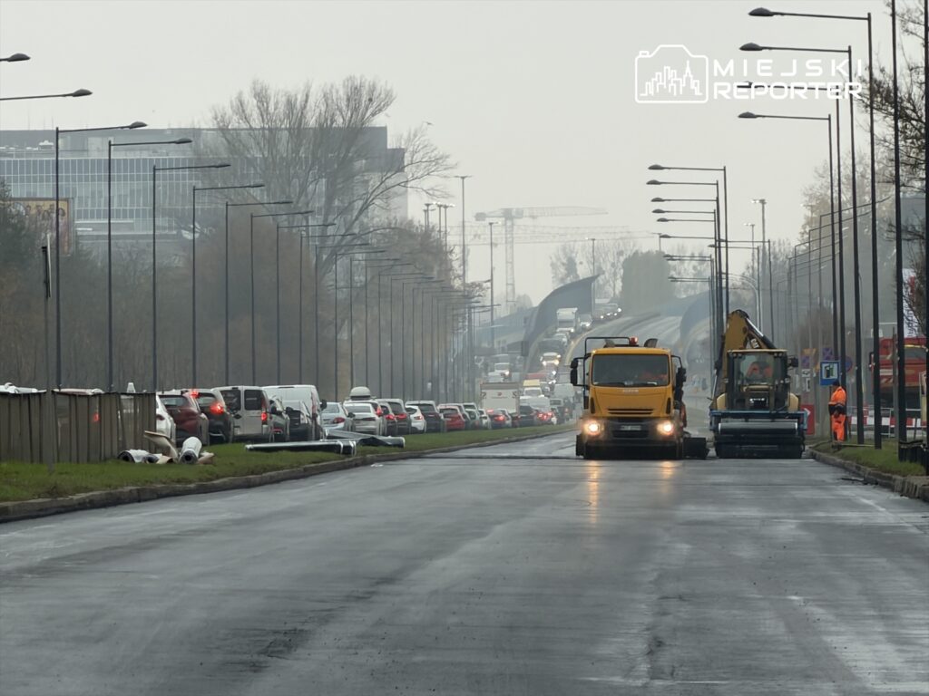 hynka nin yenilenmesi ve trafikte yasanan yogunluklar suruculer trafige aykiri ve kaldirimlarda arac kullaniyor 22692