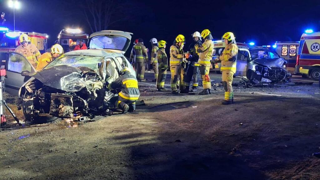 İki araç arasında ciddi çarpışma. Kurtarma operasyonu devam ediyor. İki lpr helikopteri olay yerine sevk edildi 1 I ki arac arasinda ciddi carpisma kurtarma operasyonu devam ediyor i ki lpr helikopteri olay yerine sevk edildi 24914