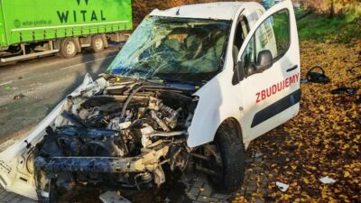 I ki arac arasinda onden carpisma suruculerden birinin durumu agir 21342