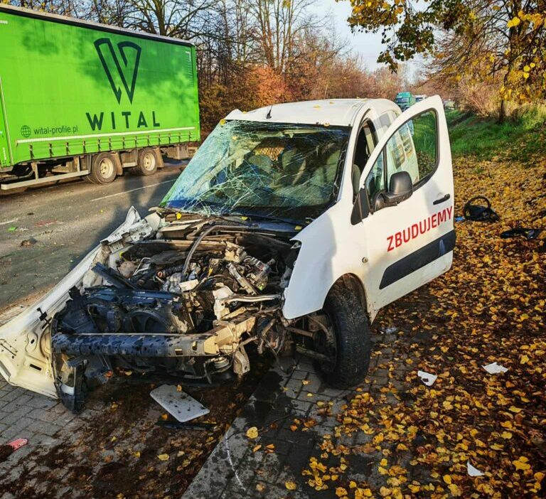 I ki arac arasinda onden carpisma suruculerden birinin durumu agir 21342