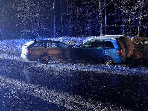I ki arac onden carpisti aralarinda dort cocugun da bulundugu 7 kisi yaralandi 25084