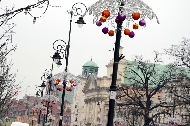 I lk suslemeleriyle eski sehir varsova isiklandirmaya hazirlaniyor 21748