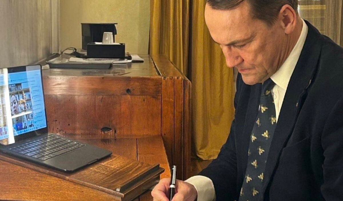 I stekliler koalisyonu bir toplanti duzenledi sikorski biz olmadan bizimle ilgili karar alinamaz 25583