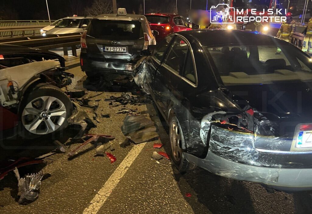 Jerozolimskie caddesi nde 8 aracin karistigi trafik kazasi yol trafige kapatildi 23266
