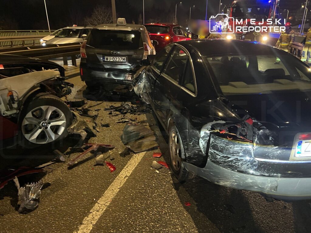 jerozolimskie caddesi nde 8 aracin karistigi trafik kazasi yol trafige kapatildi 23266