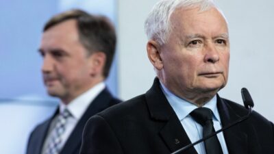 Kaczynski hukumetin ahlaki iflasi hakkinda gurluyor gulumseyen basbakani elestiriyor 22416