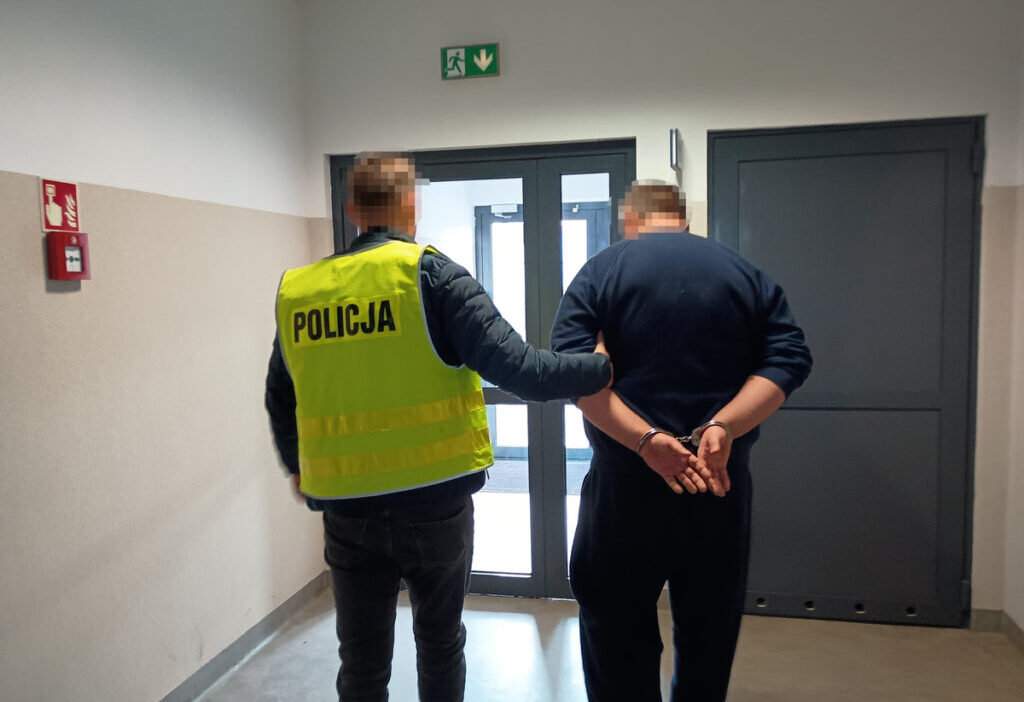 Kamu gorevlisinin vucut butunlugunu ihlal etmek mala zarar vermek ve zorbalik yapmaktan 36 yasindaki cocuga 3 ay hapis cezasi 24434