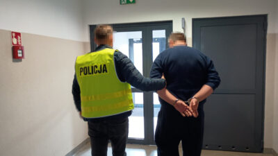 Kamu gorevlisinin vucut butunlugunu ihlal etmek mala zarar vermek ve zorbalik yapmaktan 36 yasindaki cocuga 3 ay hapis cezasi 24434