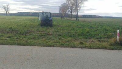 Kamuya acik yola bir halat germisler bir traktore ve bir agaca baglamislardir bir araba halata carpti halat koptu ve her iki adama da carpti 22659