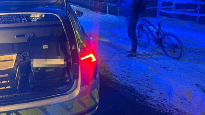 Karlı sokaklarda "hızlı adımlarla" ilerlediler. 3 Karli sokaklarda hizli adimlarla ilerlediler 25922