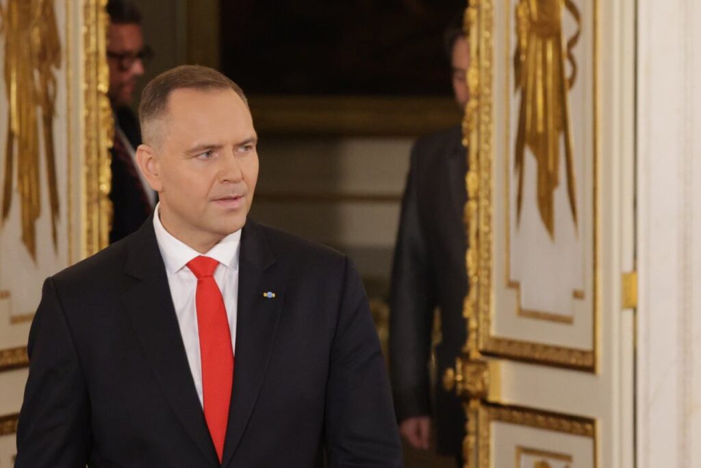 karol nawrocki buyuk bu ifadesinden korkuyor mu alman medyasi holigan gecmisi uzerine 21136