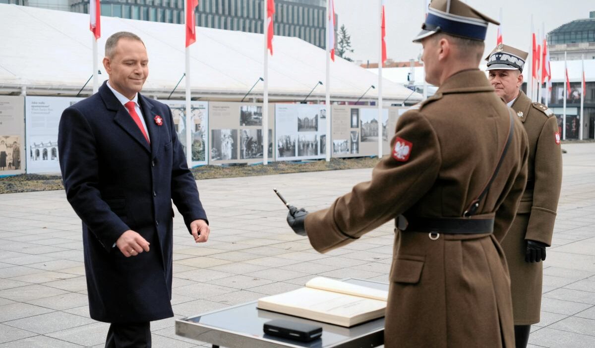 Karol nawrocki ukrayna vatandaslarina siniri cizdi son kez imzaladim 23257