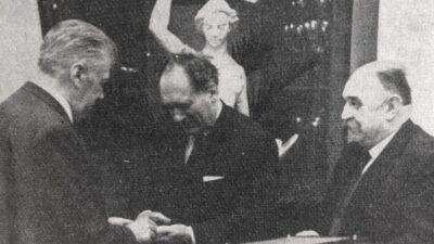 Kendisini halkin bir temsilcisi olarak yaratti onun hikayesinde polonyalilar yahudi komunistlerin baskisiyla karsi karsiyadir 20538