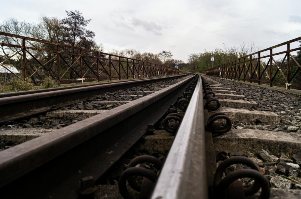 koszalin de meydana gelen olay tren makinisti raylarin yaninda supheli bir cisim fark etti 25096
