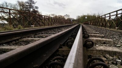 Koszalin'de meydana gelen olay. Tren makinisti rayların yanında şüpheli bir cisim fark etti 4 Koszalin de meydana gelen olay tren makinisti raylarin yaninda supheli bir cisim fark etti 25096
