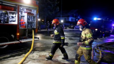 Krakow'da bir toplu konutta gaz sızıntısı. Altı itfaiye ekibi olay yerinde 4 Krakow da bir toplu konutta gaz sizintisi alti itfaiye ekibi olay yerinde 23630
