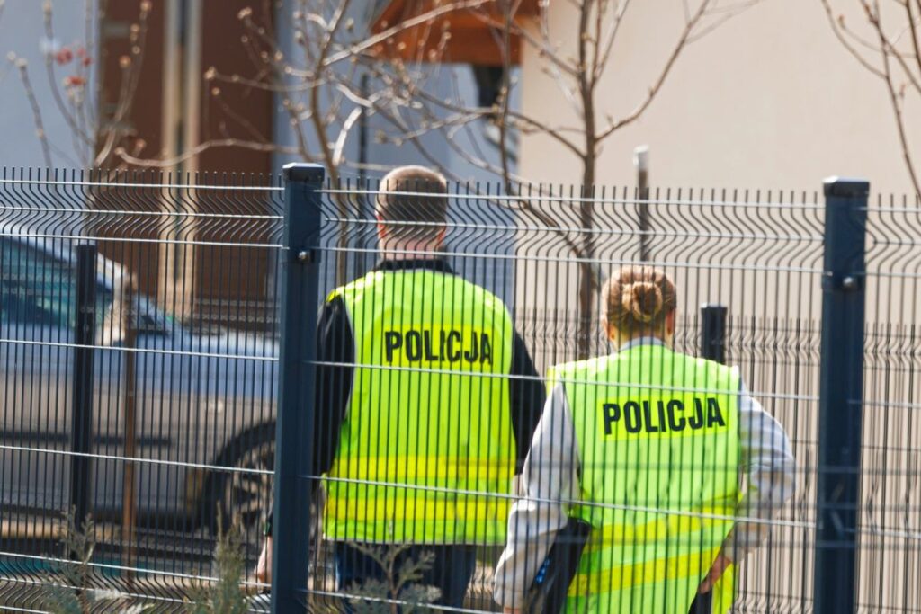 krakow sokaklarinda takip 19 yasindaki genc kontrol icin durmadi polis silah kullandi 22140