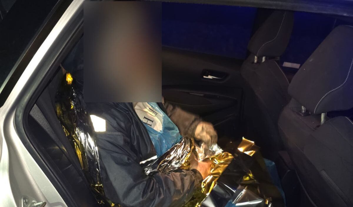 Kükürtlü soğukta 100 km'den fazla yürümek istedi. Hastaneden ulaşım için parası yoktu. 1 Kukurtlu sogukta 100 km den fazla yurumek istedi hastaneden ulasim icin parasi yoktu 25405