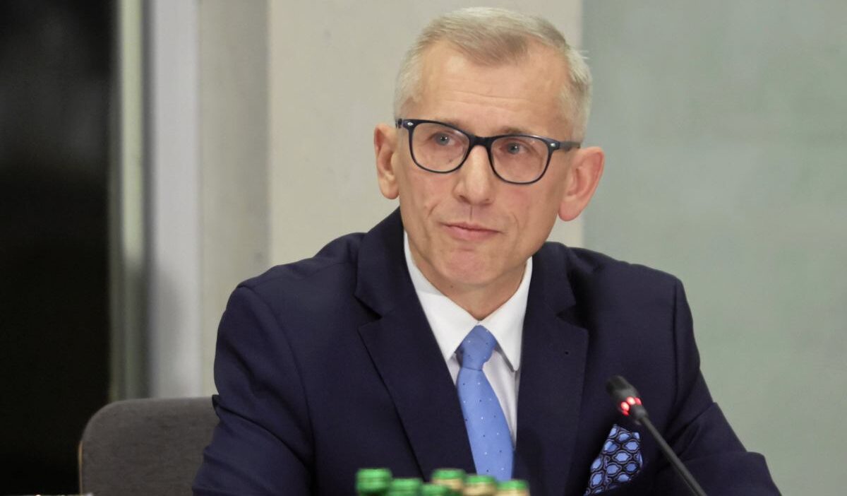 Kwiatkowski açığa alındı. Senatör hakkında sivil koalisyon tarafından bir karar var 1 Kwiatkowski aciga alindi senator hakkinda sivil koalisyon tarafindan bir karar var 25814