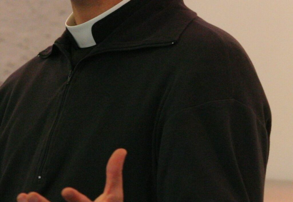 ma opolska daki papaz evinde sok edici sahneler rahip hirsizlar tarafindan saldiriya ugradi 25689