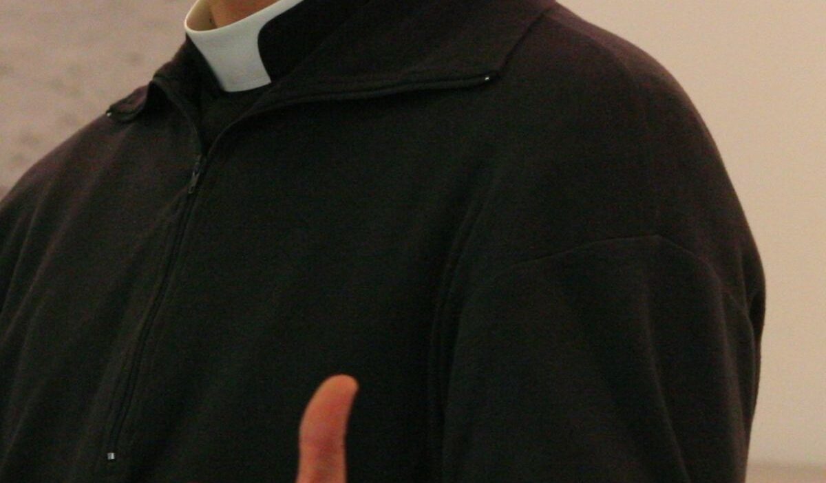 Małopolska'daki papaz evinde şok edici sahneler. Rahip hırsızlar tarafından saldırıya uğradı 1 Ma opolska daki papaz evinde sok edici sahneler rahip hirsizlar tarafindan saldiriya ugradi 25689