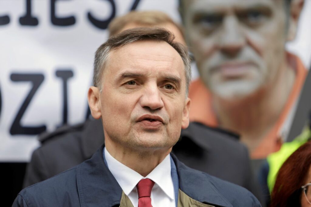 macaristan da ziobro ve polonya da firtina eski polis memuru servislerin neler yapabilecegini anlatiyor 21727