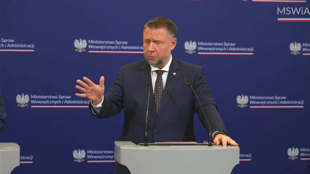 marcin kierwi ski tv republika nin sorulari karsisinda dayanamadi kunt pissovian propagandasi 24876