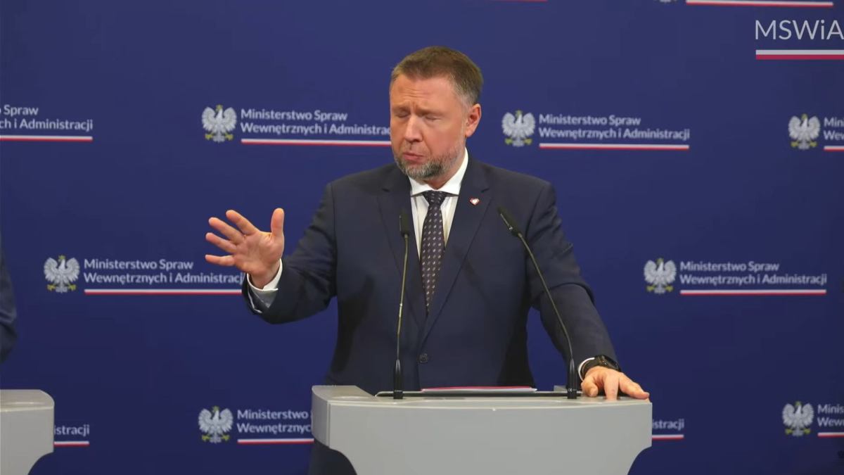 Marcin kierwi ski tv republika nin sorulari karsisinda dayanamadi kunt pissovian propagandasi 24876