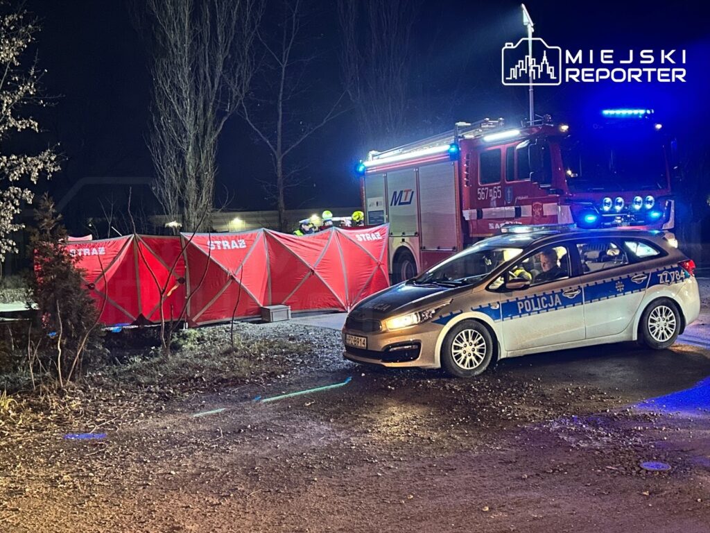 mazovia da trajedi yolun kenarinda bir scooter ve yaninda bir hendekte olu bir adam yatiyordu 22203