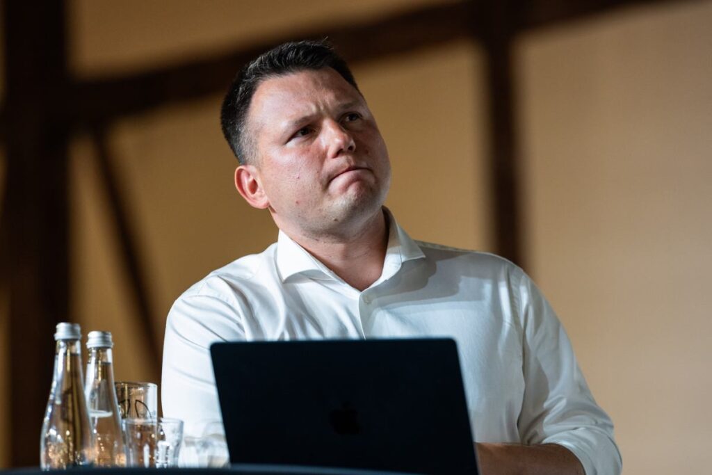 mentzen kaczynski ye hoduk dedi simdi acikliyor bu bir alay konusu 22308