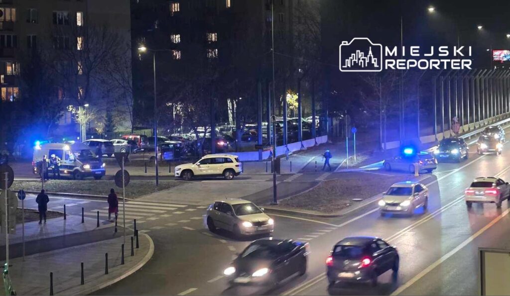 Mercedes surucusu elektrikli scooter kullanan kadina carpti 22431