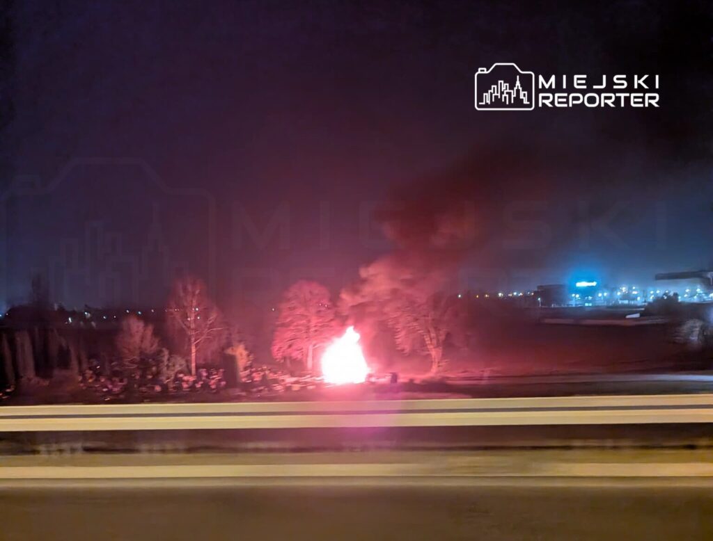 mezarlik yakininda icinde mumlar bulunan bir minibuste yangin 24687