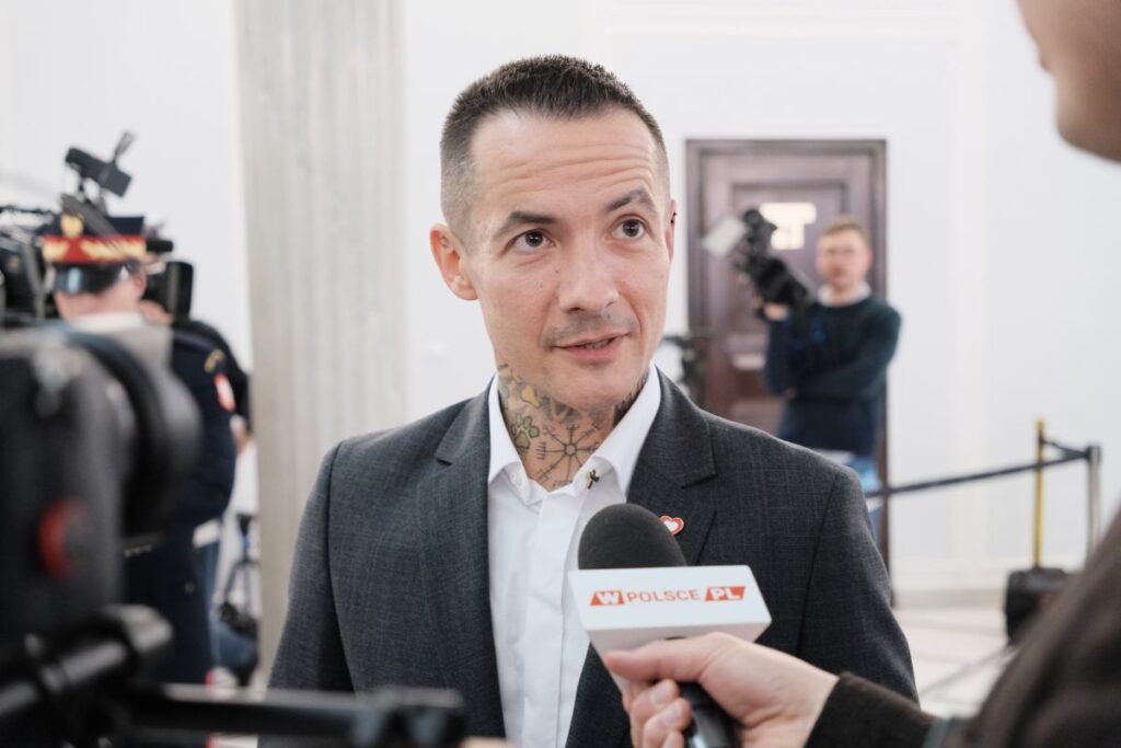 milletvekili sivil koalisyon kulubunden ayrildi bu bir tur serbest birakmadir 21447