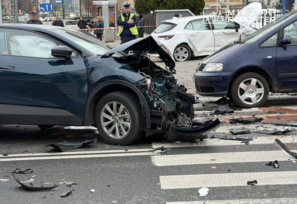 Mokotow da ciddi kaza ehliyetine el konulan surucu bes aracin carpismasina neden oldu 23759