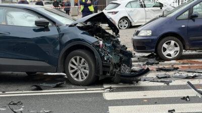 Mokotow da ciddi kaza ehliyetine el konulan surucu bes aracin carpismasina neden oldu 23759