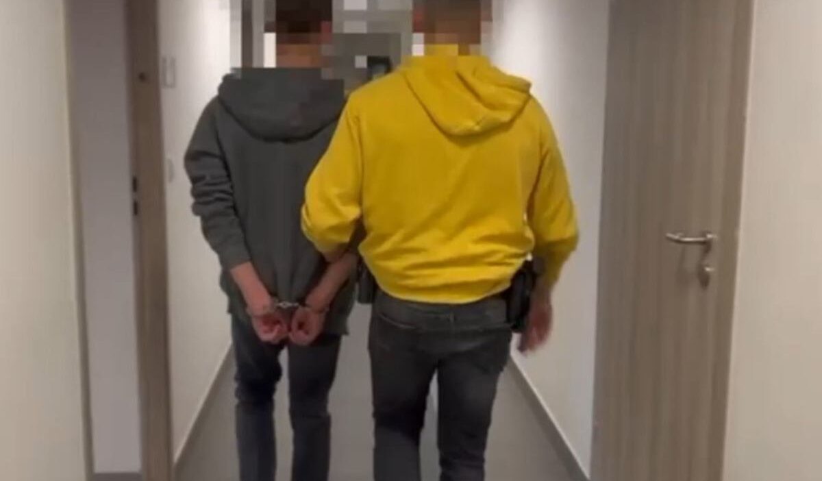 Mokotow da soygun polis meslektaslarini dovduler soydular ve baygin halde kopru altina biraktilar 21847