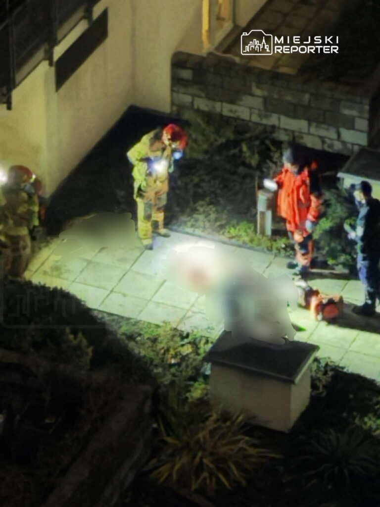 mokotow da trajedi 20 yasinda bir adam 16 kattan atladi olay yerinde hayatini kaybetti 21044