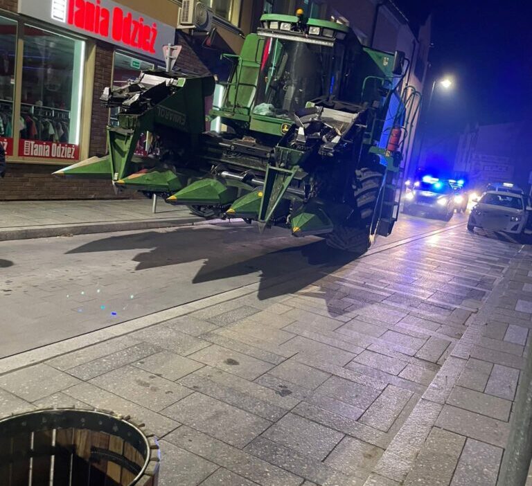 Navigasyonu onu yonlendirdigi icin bicerdoveri sehre dogru surdu tek yonlu bir caddede sikisip kaldi 21985