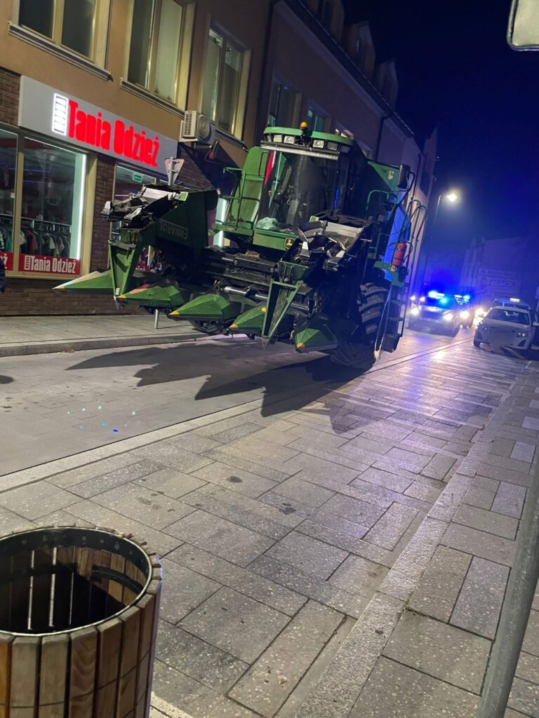 navigasyonu onu yonlendirdigi icin bicerdoveri sehre dogru surdu tek yonlu bir caddede sikisip kaldi 21985