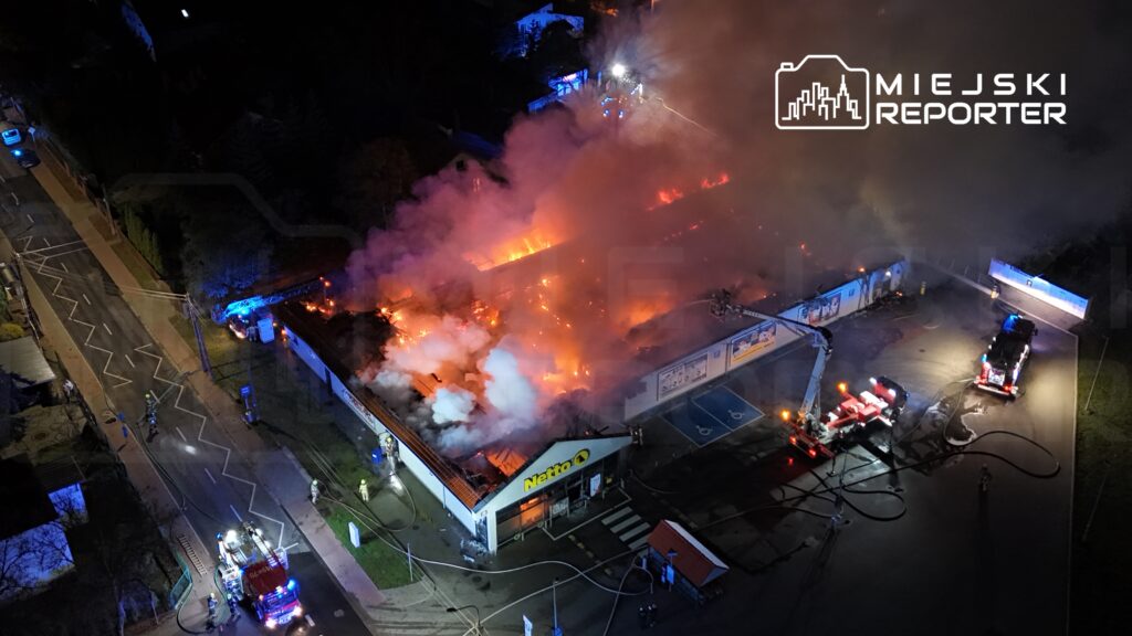 Netto dukkani yaniyor tum bina yaniyor 15 ten fazla itfaiye ekibi yanginla mucadele ediyor 21221