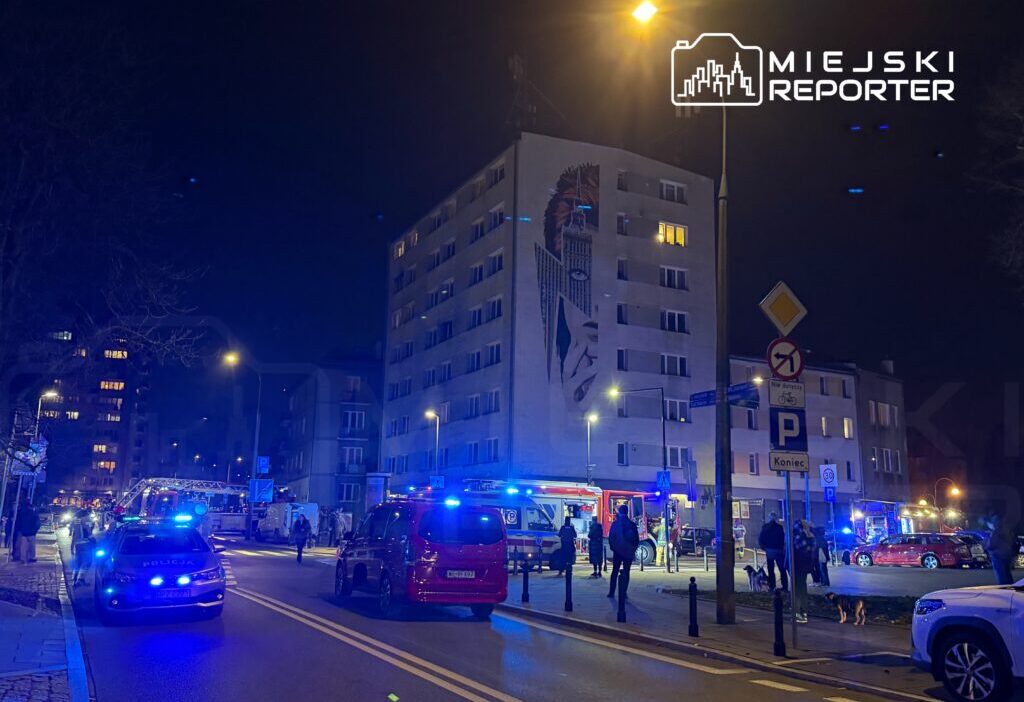 Oliborz da bir apartman dairesinde yangin bir kisi agir yaralandi sokak kapatildi bu yilin baslarinda ayni apartman blogunda bir kisi olmustu 24507