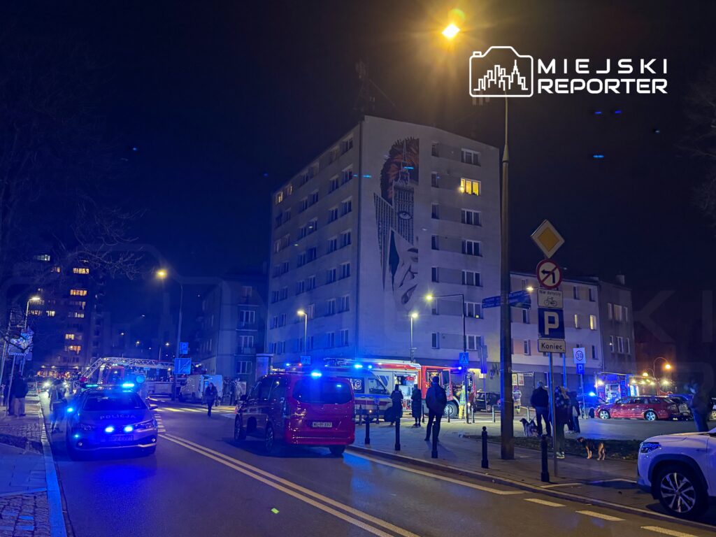 oliborz da bir apartman dairesinde yangin bir kisi agir yaralandi sokak kapatildi bu yilin baslarinda ayni apartman blogunda bir kisi olmustu 24507