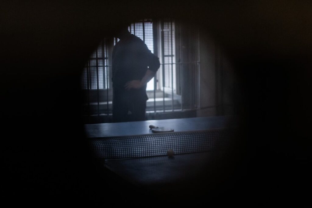 parmakliklari kesip pencereden disari tirmanmislar detaylari gizlemeye calistilar 21007