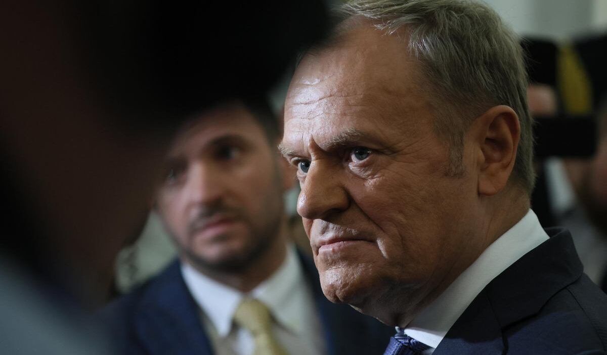 Pe czy ska na cz basbakan yardimcisi mi bu ko da yaziyor donald in ona deger vermedigi izlenimini edindim 24148