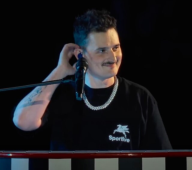 Pge narodowy de 360 derecelik bir sahne ve dawid podsiad o nun sarkilarinin promiyeri 21668