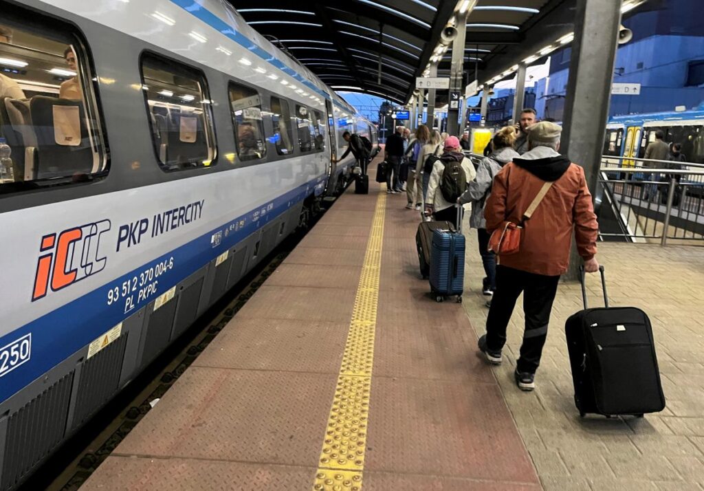 pkp intercity demiryolu olaylarinin ardindan onemli bir hizmeti askiya aldi risk minimizasyonu 24455