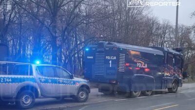 Pole mokotowskie bolgesinde cok sayida polis var polisler taraftarlarin guvenligini sagliyor 26070