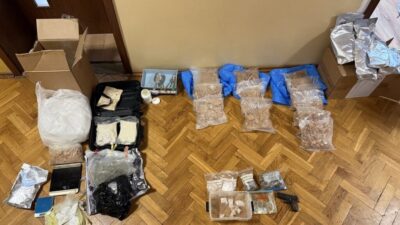 Polis memurlari degeri bir milyon zlotiyi asan uyusturucuyu ele gecirdi ve sahibi gozaltina alindi 21754