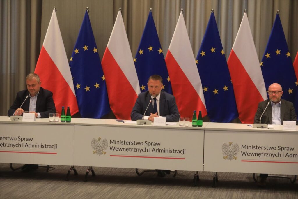 polonya da saptirma eylemleri i cisleri ve i dare bakanligi bir teblig yayinladi nasil tepki verilmeli kime haber verilmeli 23934