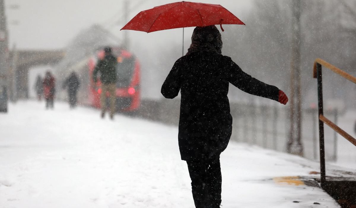 Polonya da yogun kar yagmur ve buzlanma kosullari imgw hava durumu uyarilari yayinladi 23651